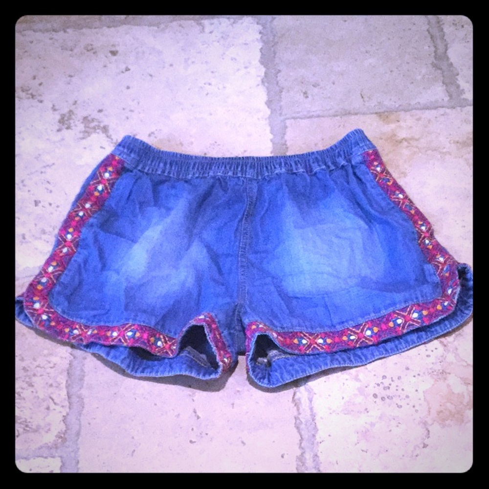 Jean looking shorts peeks